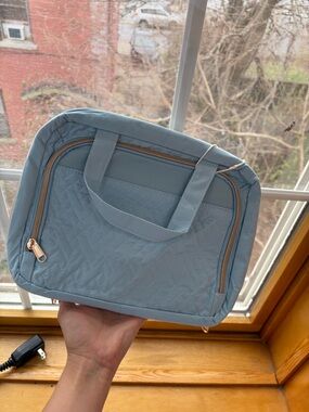 Travel toiletries bag